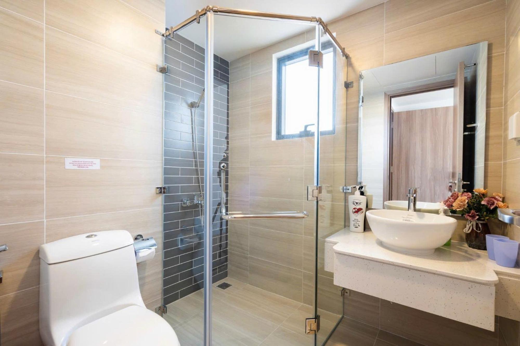 Otis - Rivergate Building District 4 * Ho Chi Minh City